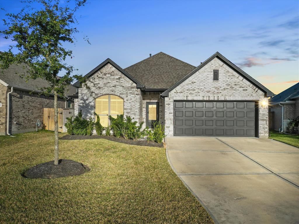 2613 Pines Trace Lane, League City, Texas image 1