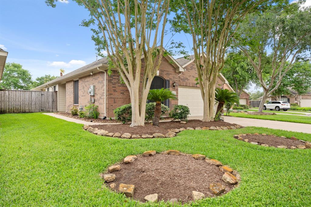 2220 W Marsala Drive, Pearland, Texas image 3