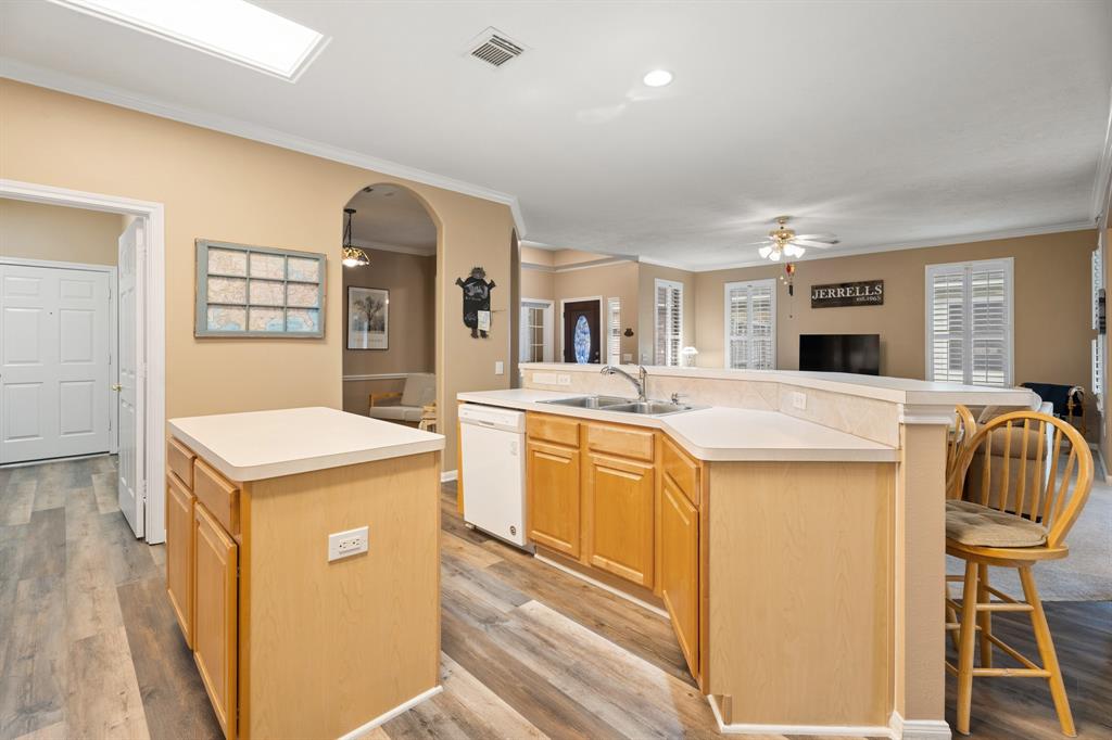 2220 W Marsala Drive, Pearland, Texas image 9