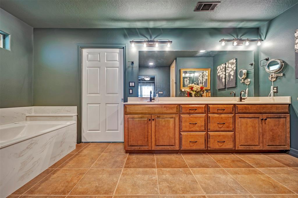 111 Venice Way, Huntsville, Texas image 34