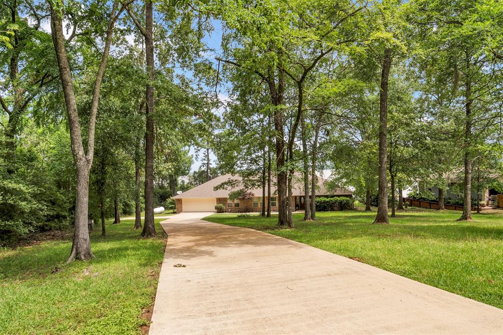 111 Venice Way, Huntsville, Texas image 2