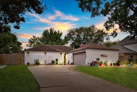 Single Family Residence in Houston TX 10323 Pine Pass Drive.jpg