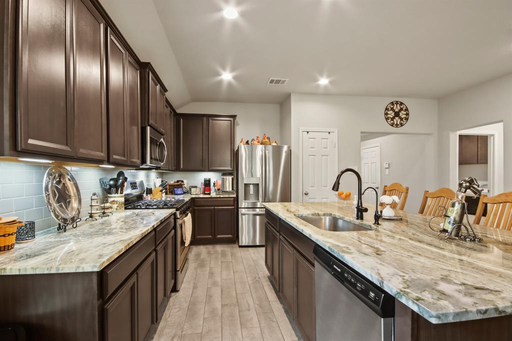 914 Golden Willow Lane, Conroe, Texas image 13