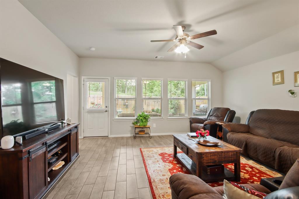 914 Golden Willow Lane, Conroe, Texas image 6