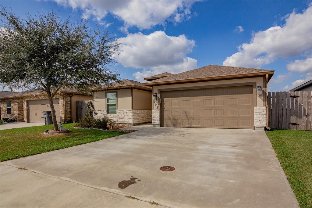 208 Villaggio Circle, Victoria, Texas image 3