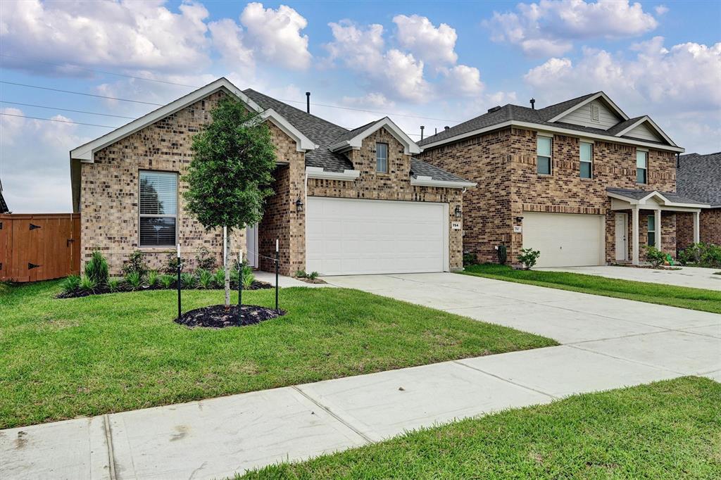 754 Mockingbird Passage, Beasley, Texas image 3