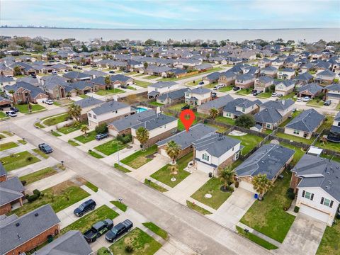 A home in Bacliff