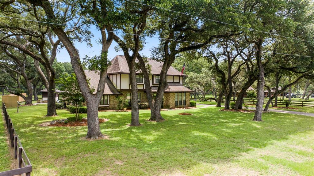 1029 Live Oak, Weimar, Texas image 2