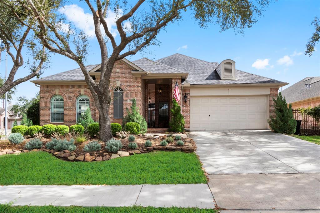 8826 Rippling Water Drive, Sugar Land, Texas image 1