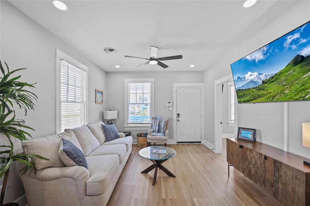 1802 Ursuline Street, Galveston, Texas image 4