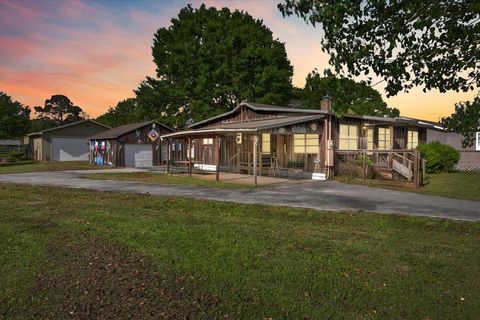 A home in Anahuac