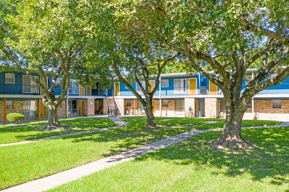 1305 Memorial Drive Drive 32
