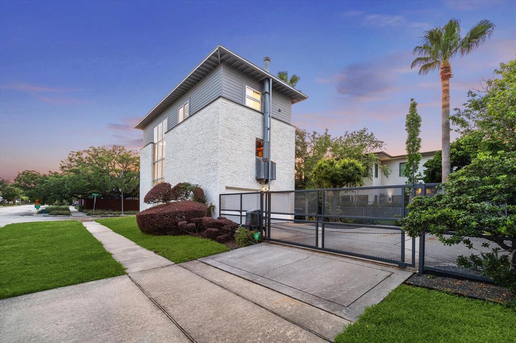 2327 Peckham Street