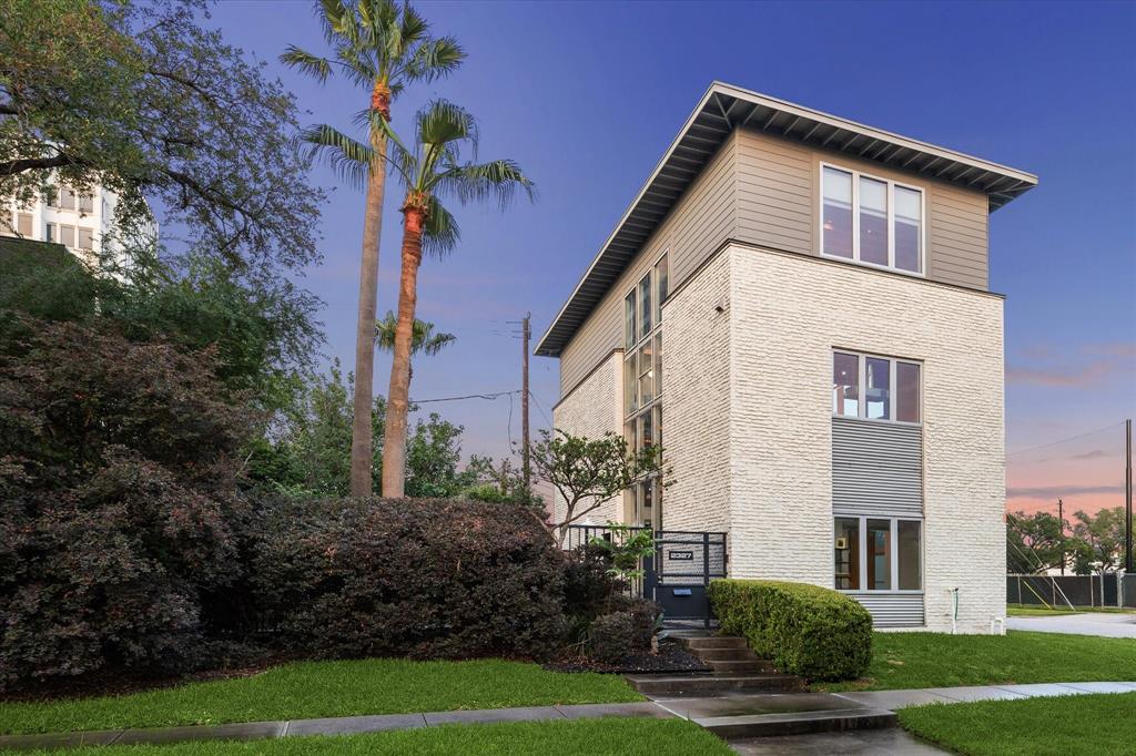 2327 Peckham Street