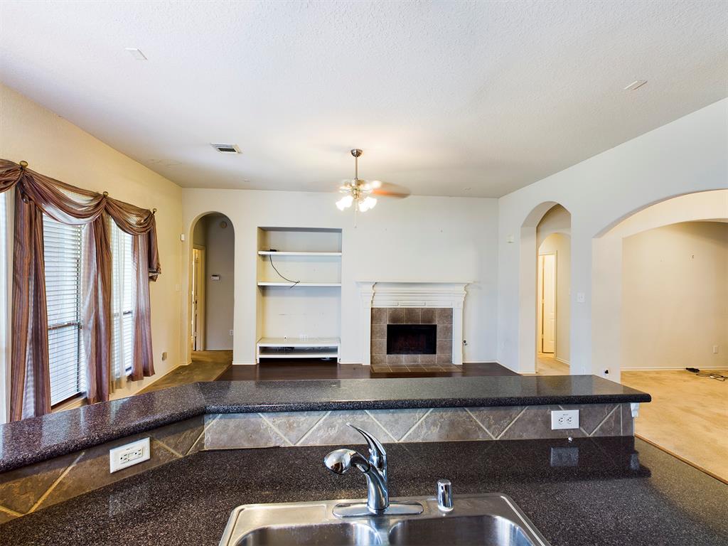 2306 Caroline Park Ln