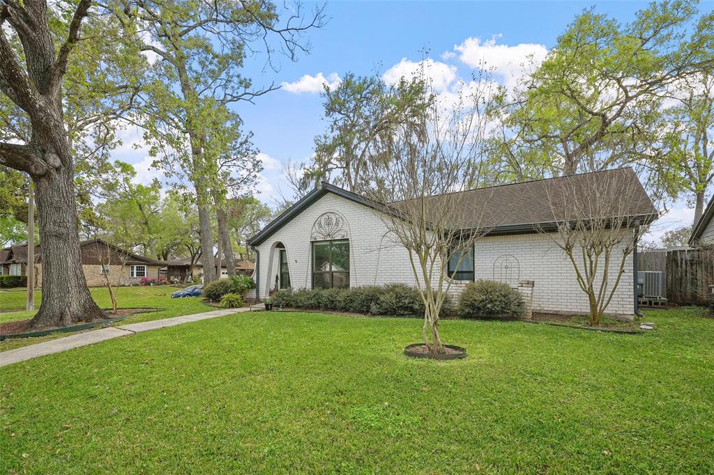 15542 Edenvale Street, Friendswood, Texas image 2