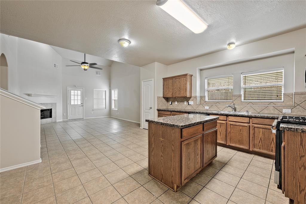 20318 Yosemite Falls Drive, Tomball, Texas image 1