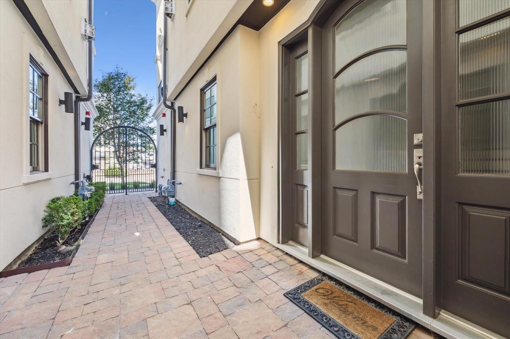 4725 Oakshire Drive, Houston, Texas image 2