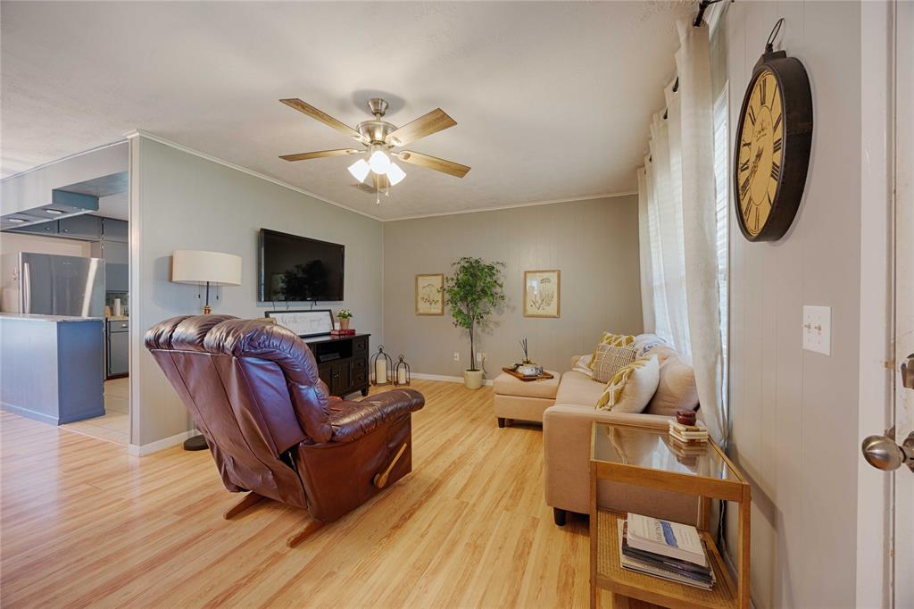 207 River Street, Hallettsville, Texas image 5