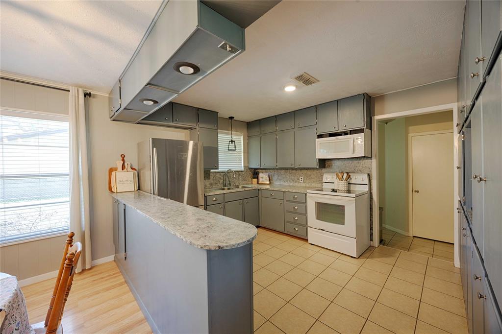 207 River Street, Hallettsville, Texas image 7