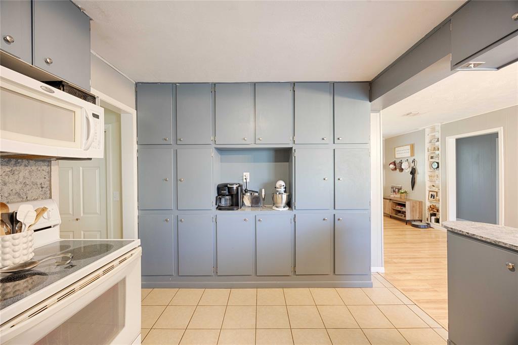 207 River Street, Hallettsville, Texas image 10