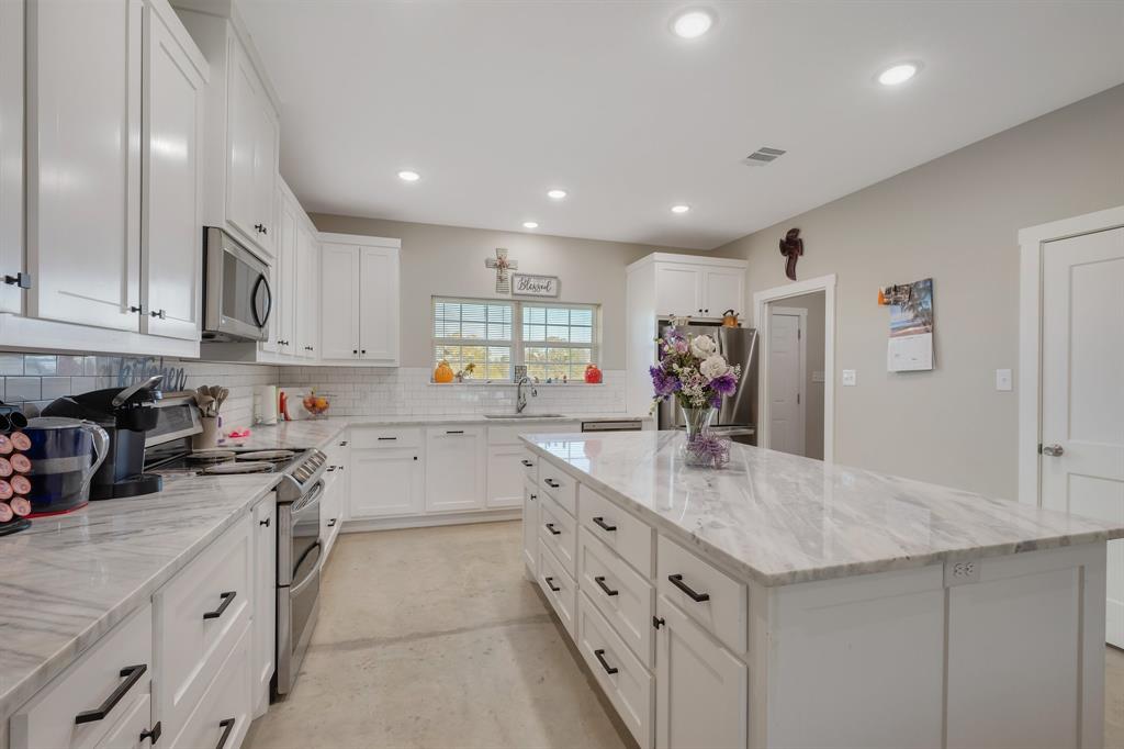 414 N Old Springfield Road, North Zulch, Texas image 24
