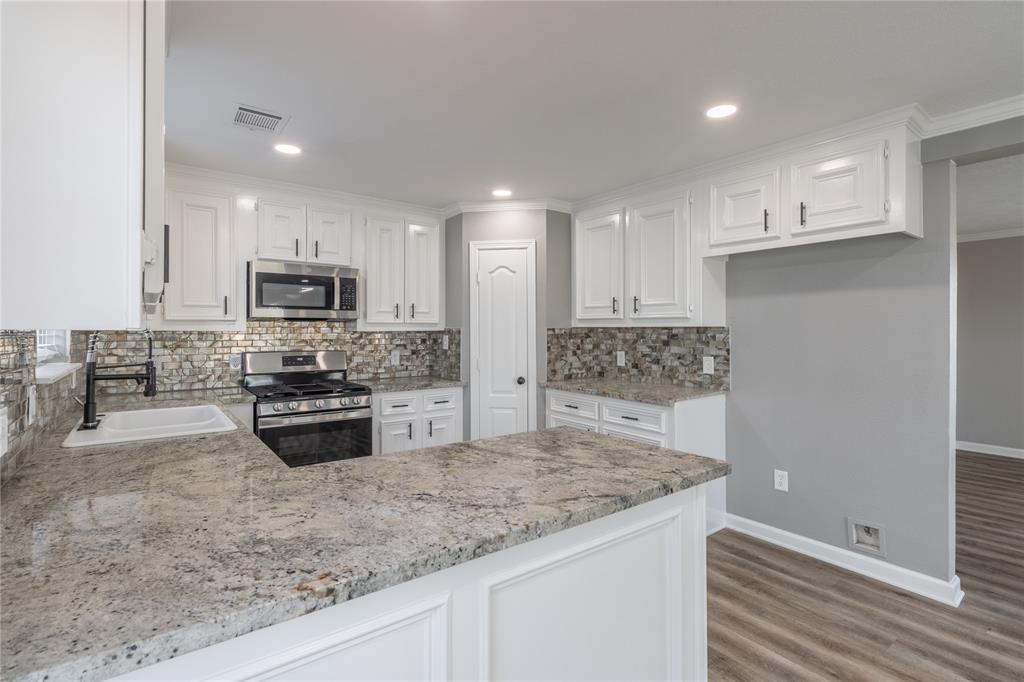 725 10th Street, Dickinson, Texas image 18