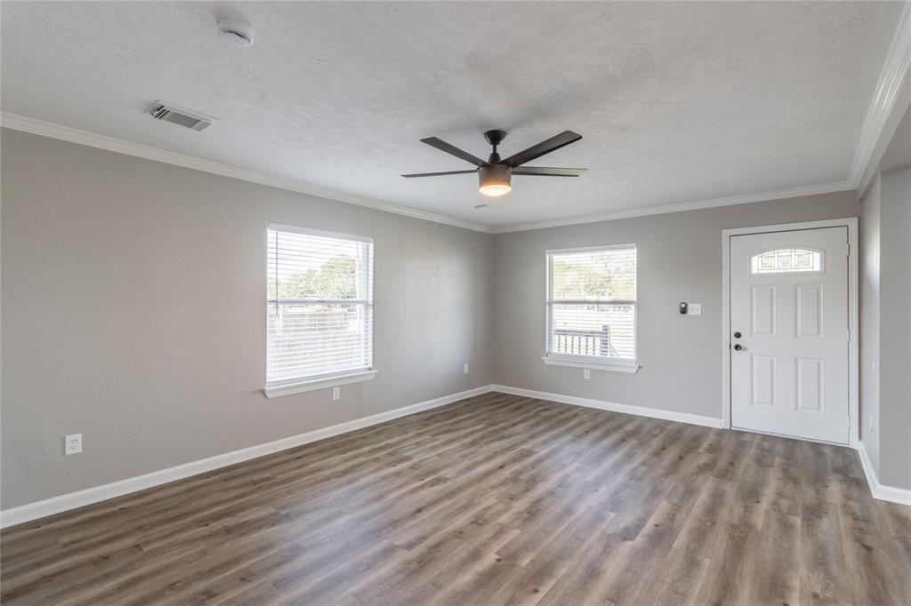 725 10th Street, Dickinson, Texas image 6
