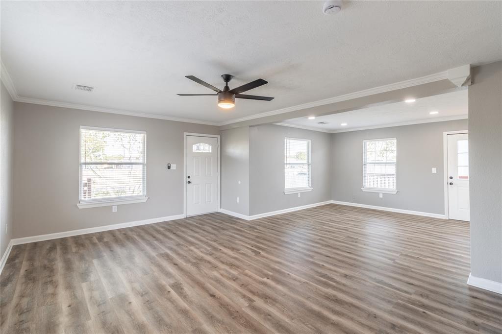 725 10th Street, Dickinson, Texas image 4