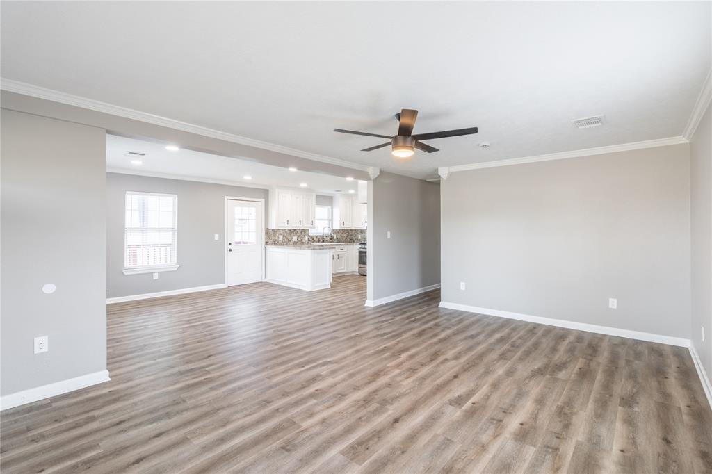 725 10th Street, Dickinson, Texas image 5