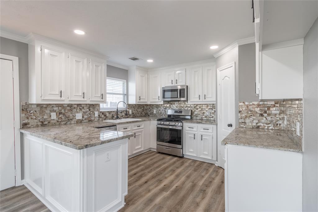 725 10th Street, Dickinson, Texas image 19