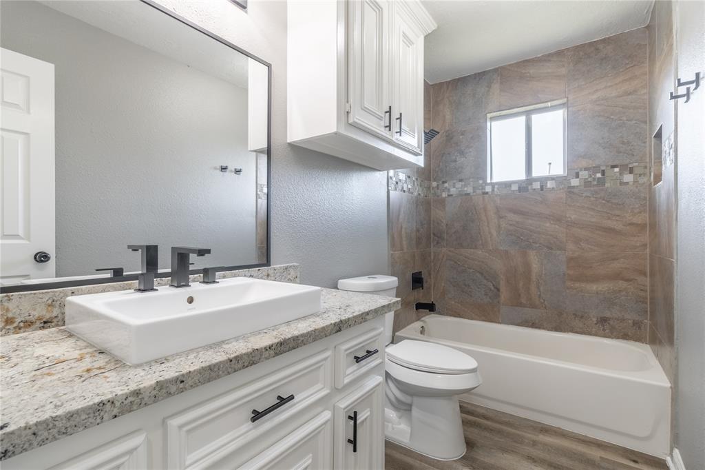 725 10th Street, Dickinson, Texas image 13