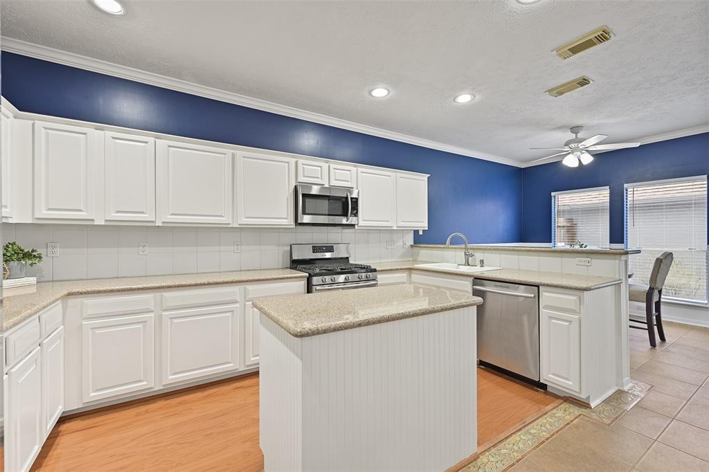 1289 El Camino Village Drive, Webster, Texas image 12
