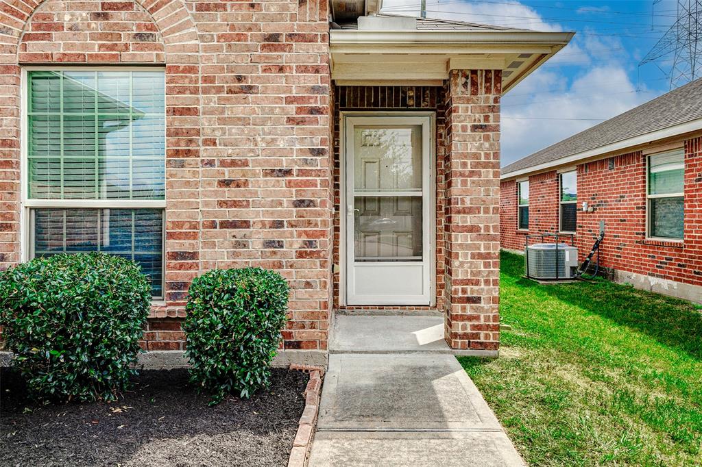 2602 Seahorse Bend Drive, Katy, Texas image 2