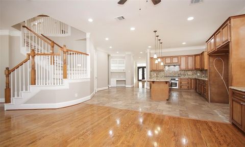 Single Family Residence in Bellaire TX 536 3rd Street 21.jpg