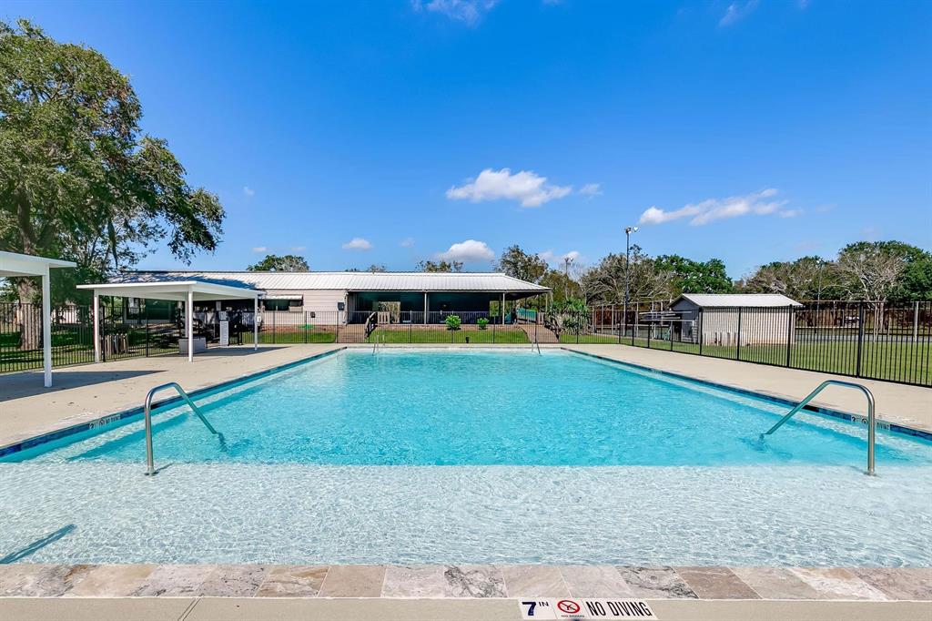 556 Mill Road, Angleton, Texas image 8
