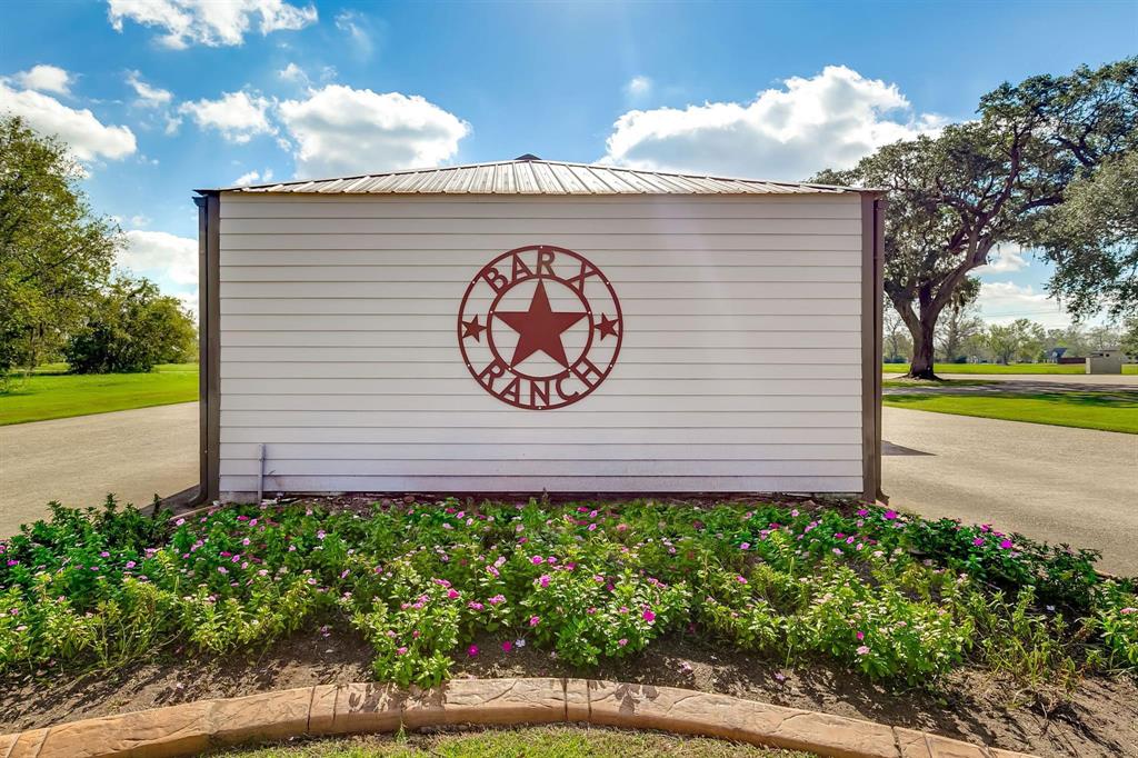 556 Mill Road, Angleton, Texas image 7