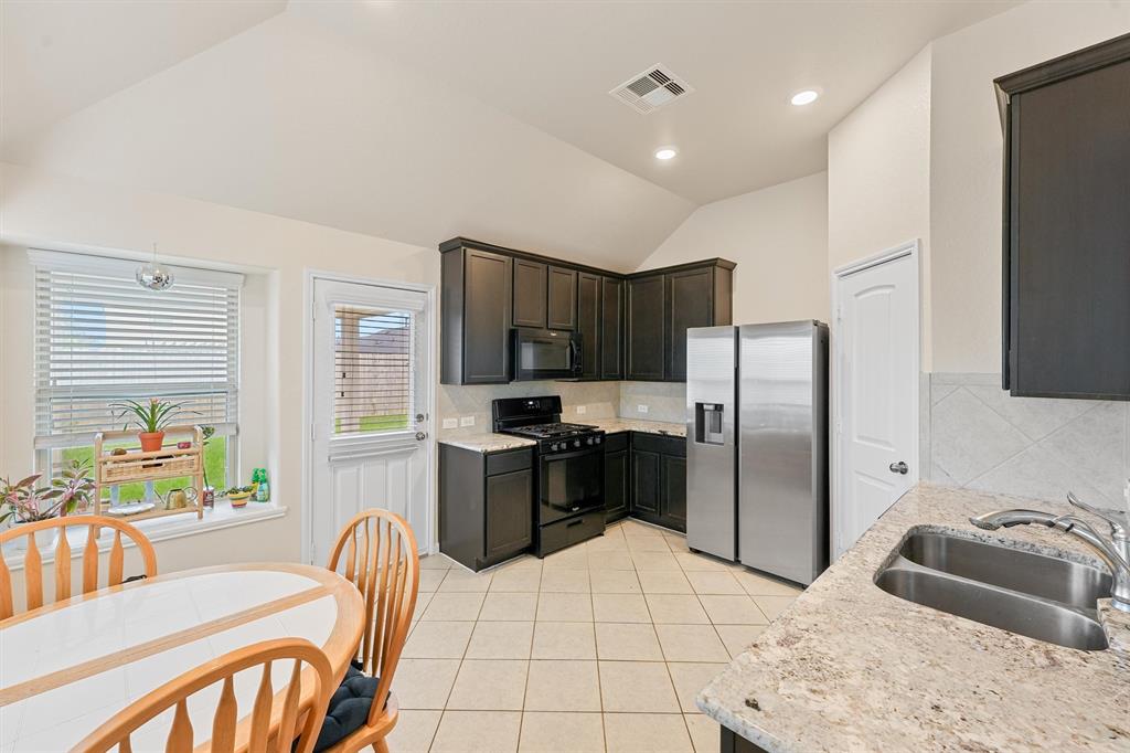 5202 Gulf Stream Lane, Bacliff, Texas image 9