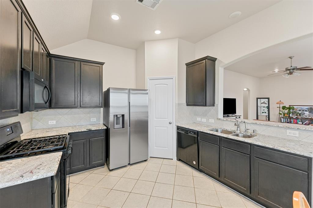 5202 Gulf Stream Lane, Bacliff, Texas image 7