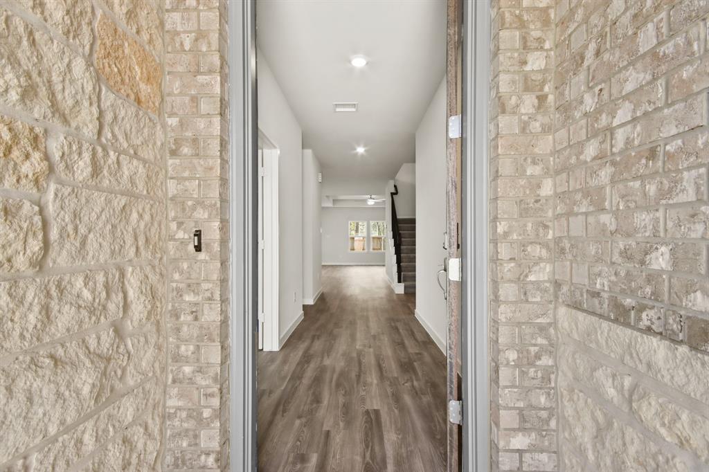 209 Bronzewood Terrace Court, Conroe, Texas image 2