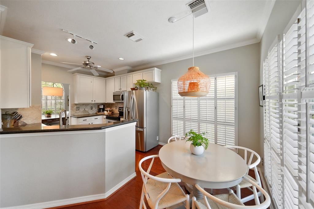 8215 Vaulted Pine Drive, Humble, Texas image 27