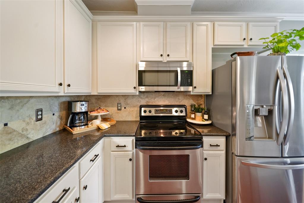 8215 Vaulted Pine Drive, Humble, Texas image 18