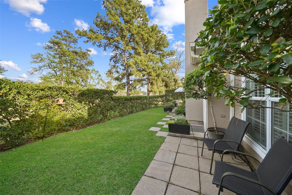 8215 Vaulted Pine Drive, Humble, Texas image 7