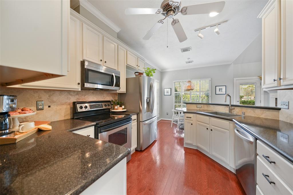 8215 Vaulted Pine Drive, Humble, Texas image 19