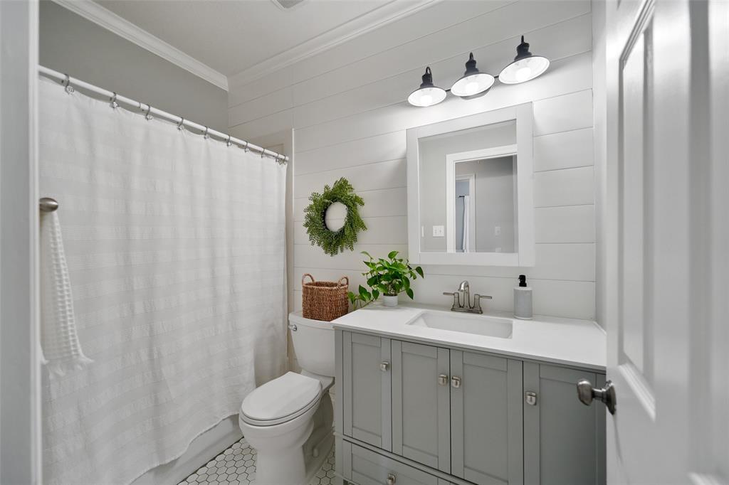 8215 Vaulted Pine Drive, Humble, Texas image 37