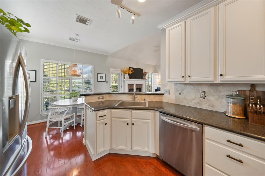 8215 Vaulted Pine Drive, Humble, Texas image 20