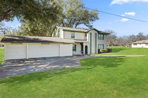 A home in Hilltop Lakes