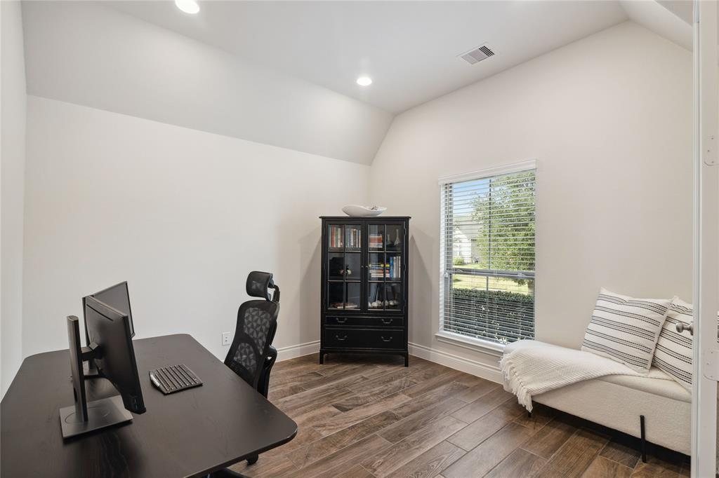 404 Callery Pear Court, Conroe, Texas image 5