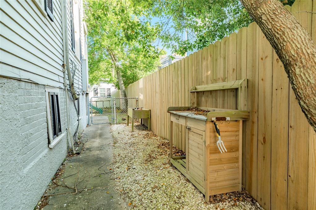 1016 Broadway Street, Galveston, Texas image 35
