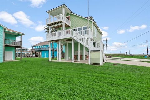 Single Family Residence in Crystal Beach TX 971 S Cove.jpg